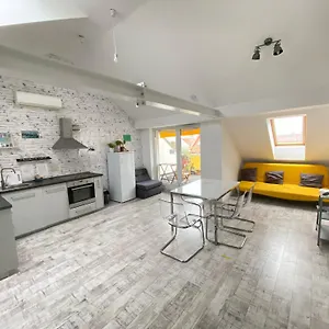 Apartman 8x8 Tetőtér, Szeged